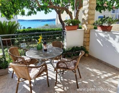 TAMARA APARTMENTS, ΔΙΑΜΕΡΙΣΜΑ ΠΟΡΤΟΚΑΛΙ 3*, ενοικιαζόμενα δωμάτια στο μέρος Hvar, Croatia - ORANGE 01